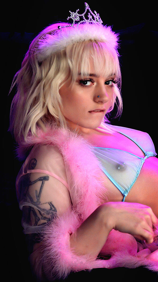 Naomi Nash - Adult Model